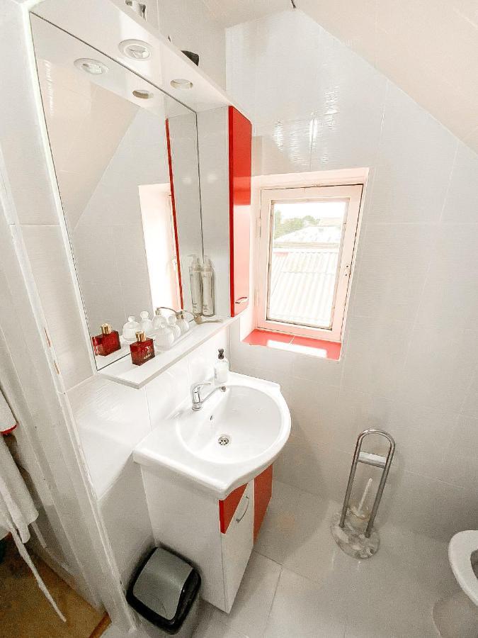 Cosy Bedroom For 2 With Balcony In A Family Villa Turnu Măgurele Εξωτερικό φωτογραφία