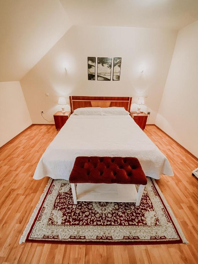 Cosy Bedroom For 2 With Balcony In A Family Villa Turnu Măgurele Εξωτερικό φωτογραφία