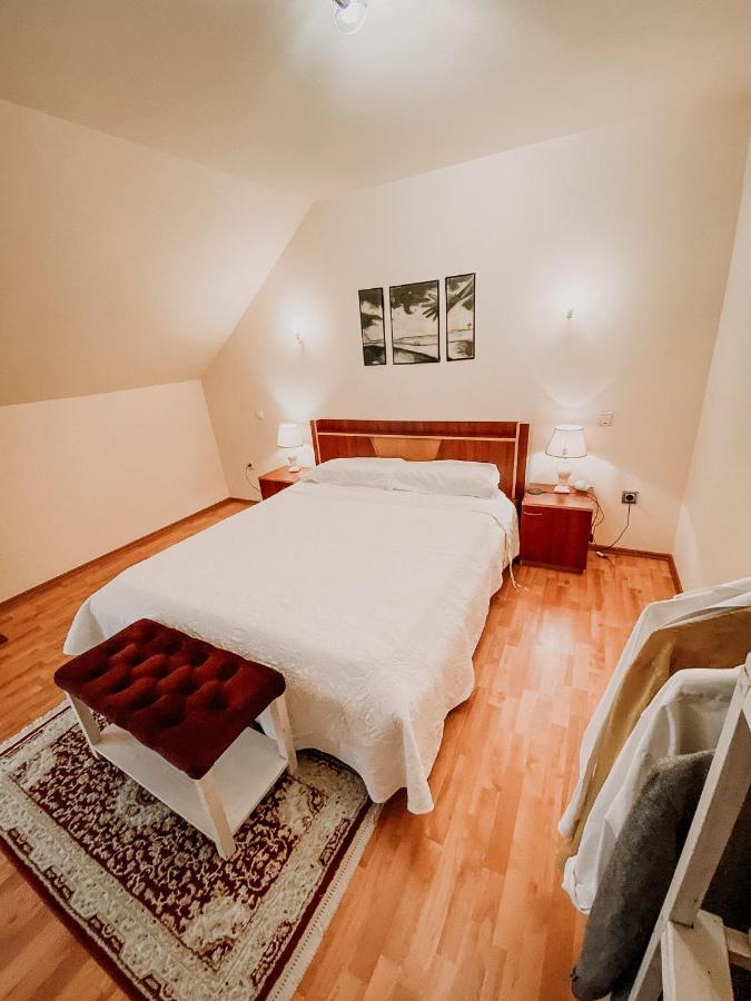 Cosy Bedroom For 2 With Balcony In A Family Villa Turnu Măgurele Εξωτερικό φωτογραφία