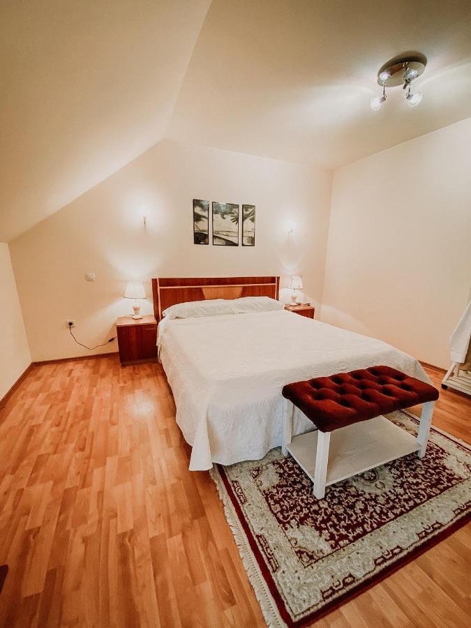Cosy Bedroom For 2 With Balcony In A Family Villa Turnu Măgurele Εξωτερικό φωτογραφία