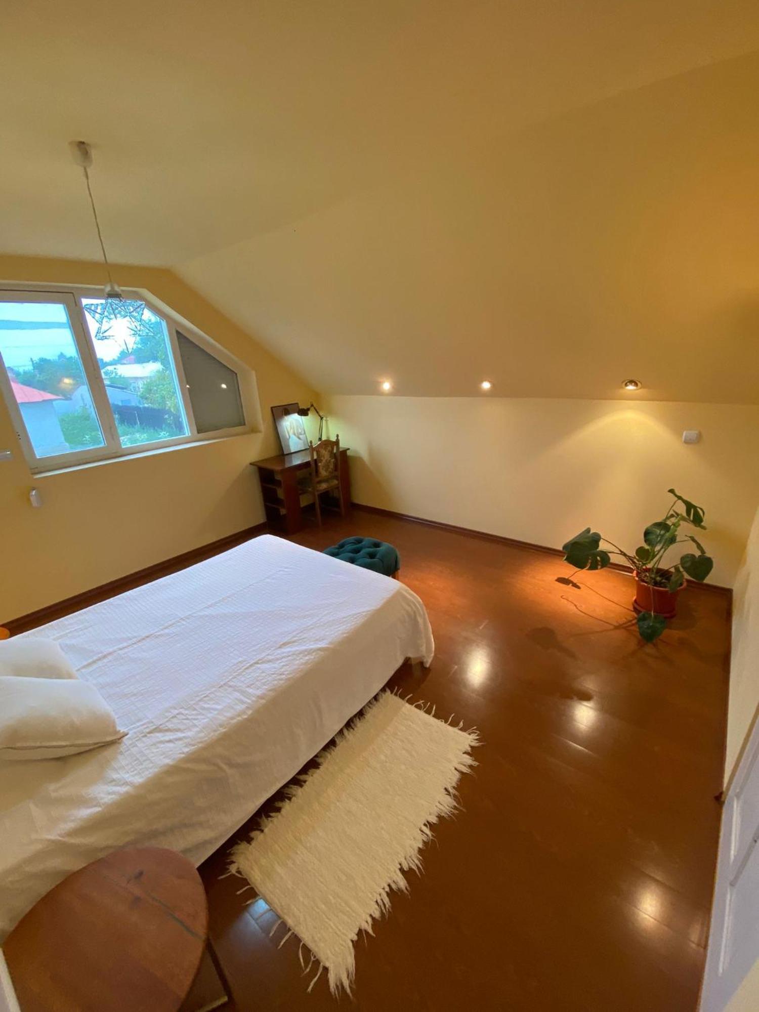 Cosy Bedroom For 2 With Balcony In A Family Villa Turnu Măgurele Εξωτερικό φωτογραφία