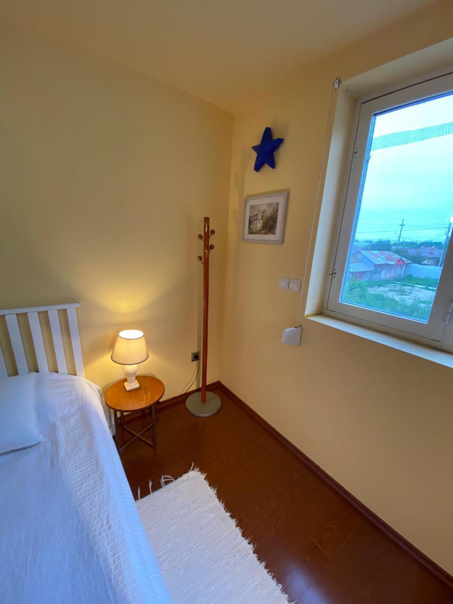 Cosy Bedroom For 2 With Balcony In A Family Villa Turnu Măgurele Εξωτερικό φωτογραφία