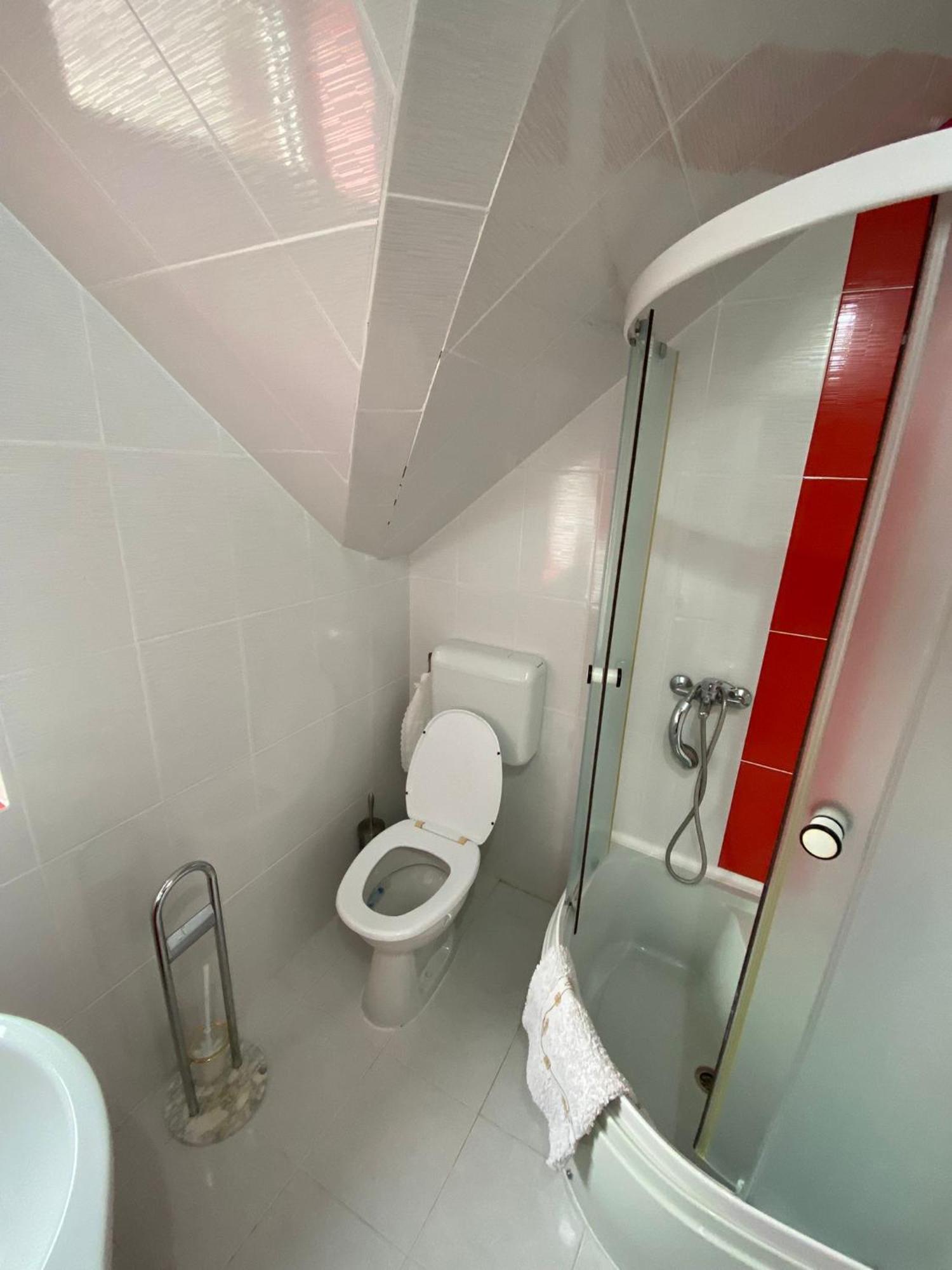 Cosy Bedroom For 2 With Balcony In A Family Villa Turnu Măgurele Εξωτερικό φωτογραφία