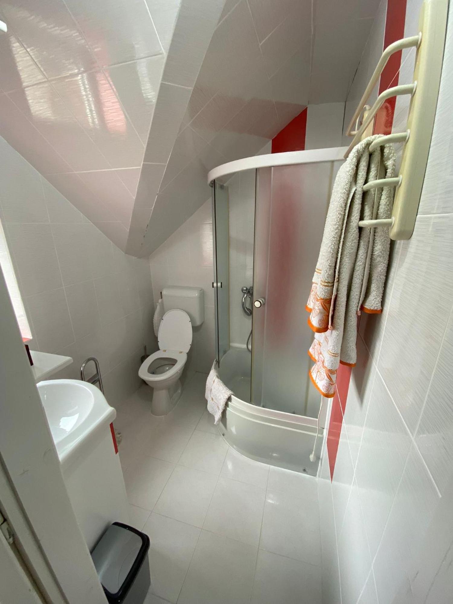 Cosy Bedroom For 2 With Balcony In A Family Villa Turnu Măgurele Εξωτερικό φωτογραφία